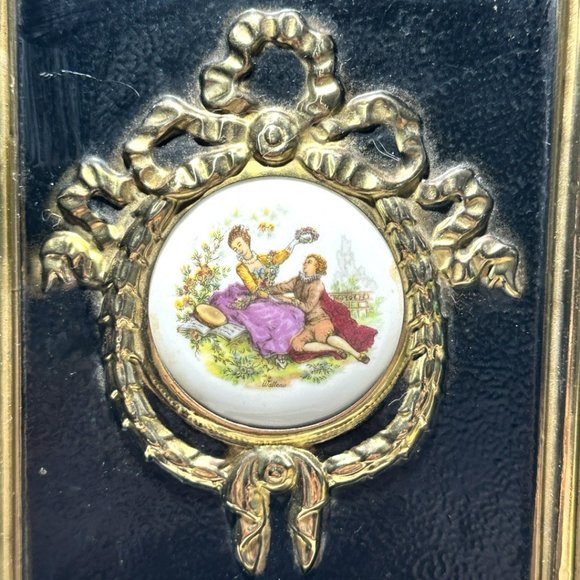 Vintage Small Brass Framed Porcelain Lovers Watteau Cameo - Picture 5 of 10